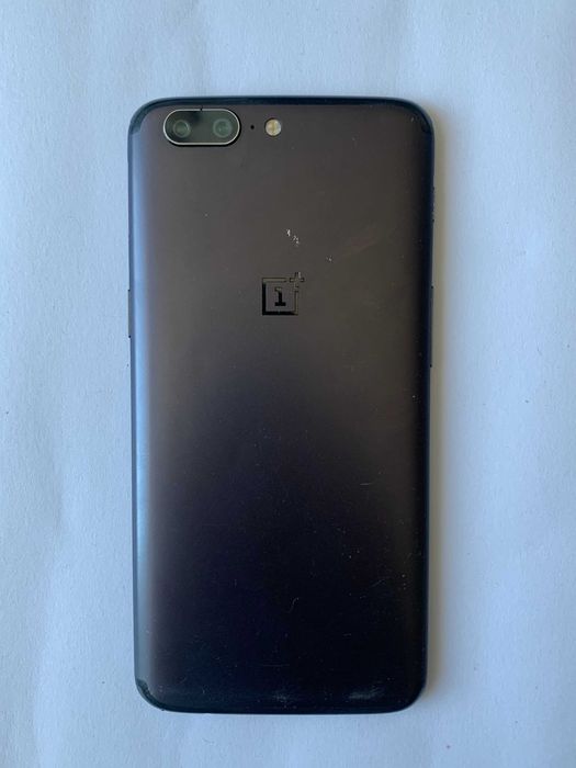 Телефон OnePlus 5