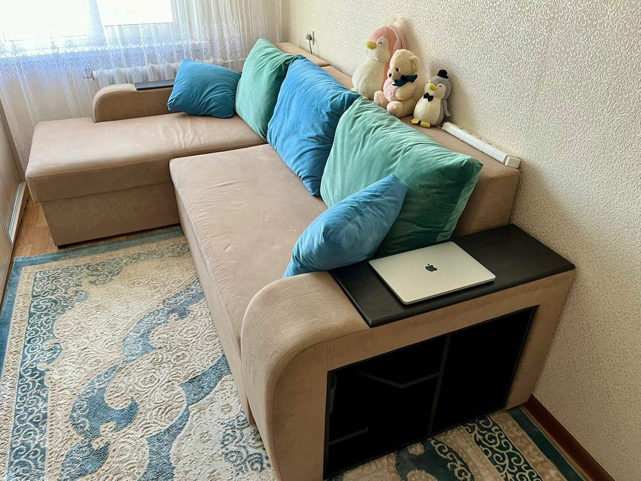 Диван ( углавой ) сатылады. Таза ұсталған. Түркістан қаласында!