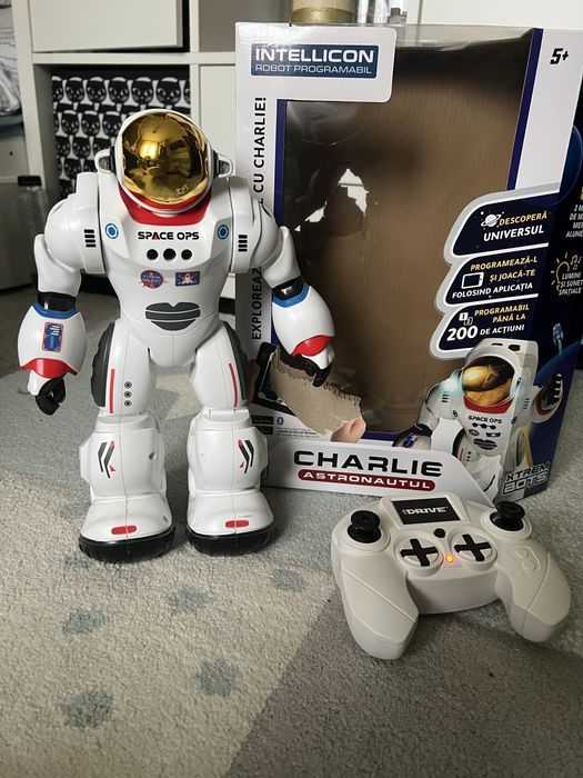 Robot Charlie Intellicon nou