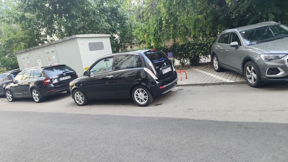 Vând lancia ypsilon