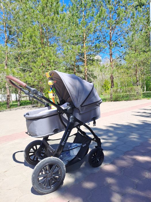 Продается коляска Kinderkraft