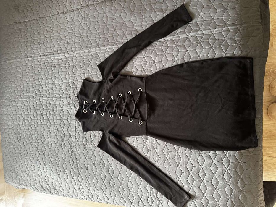 Черна рокля по тялото