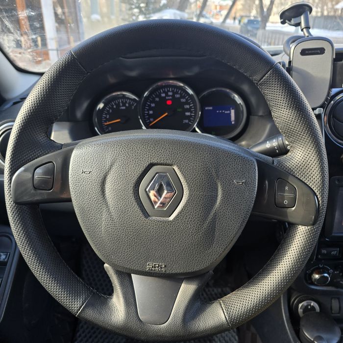 185/65/15 в отличном состоянии/ руль дастер