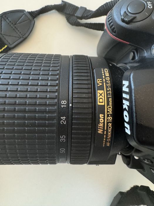 Aparat Foto DSLR Nikon D7200 + Obiectiv Nikkor 18-140mm VR (Pachet Complet + Geantă)