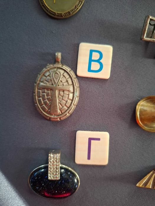 Колекция брошки и медальони