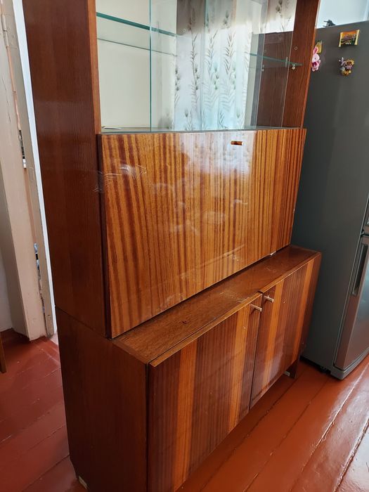 Сервант для посуды ( дерево).