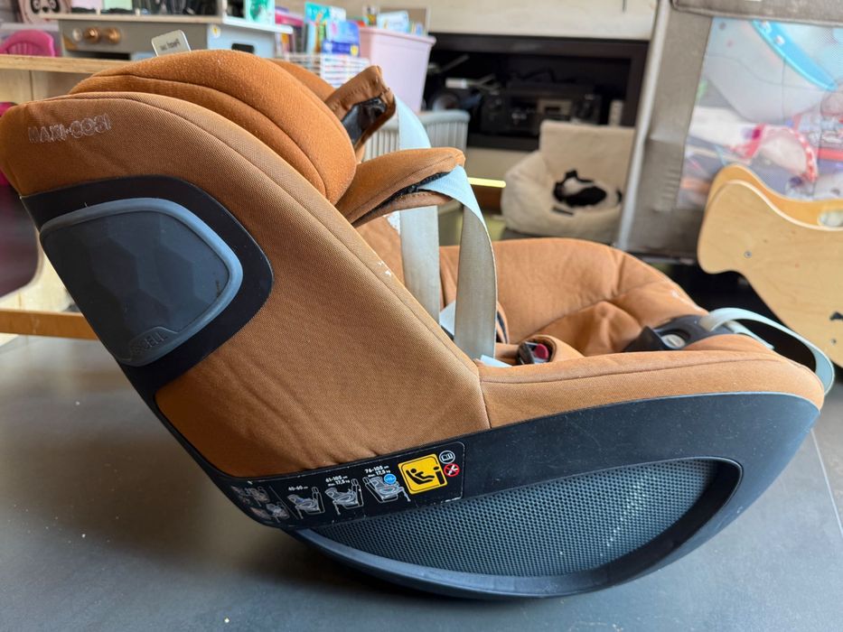 Столче за кола Maxi-Cosi Pearl360 +  ISOFIX Maxi-Cosi