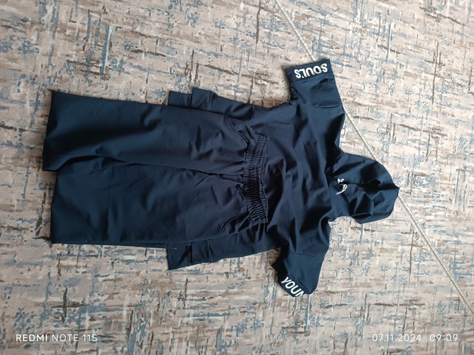 Продам женский костюм