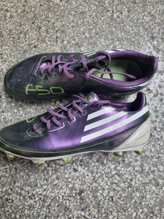 Футболни бутонки adidas