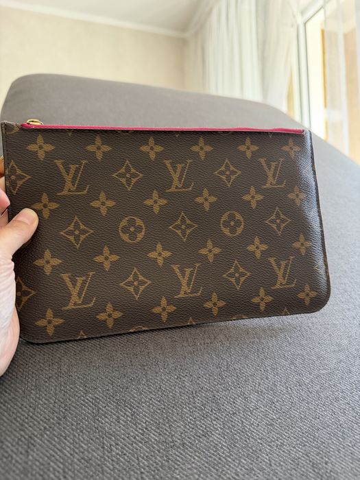 Продам клатч Louis Vuitton