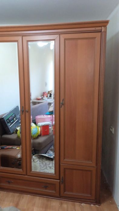 Продам газовку, стол, люстры, шкаф, диван