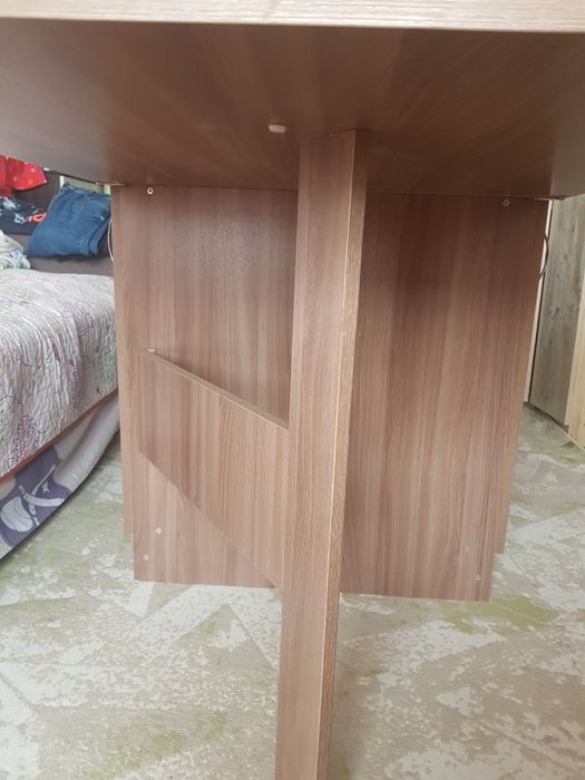 Продам стол с полками