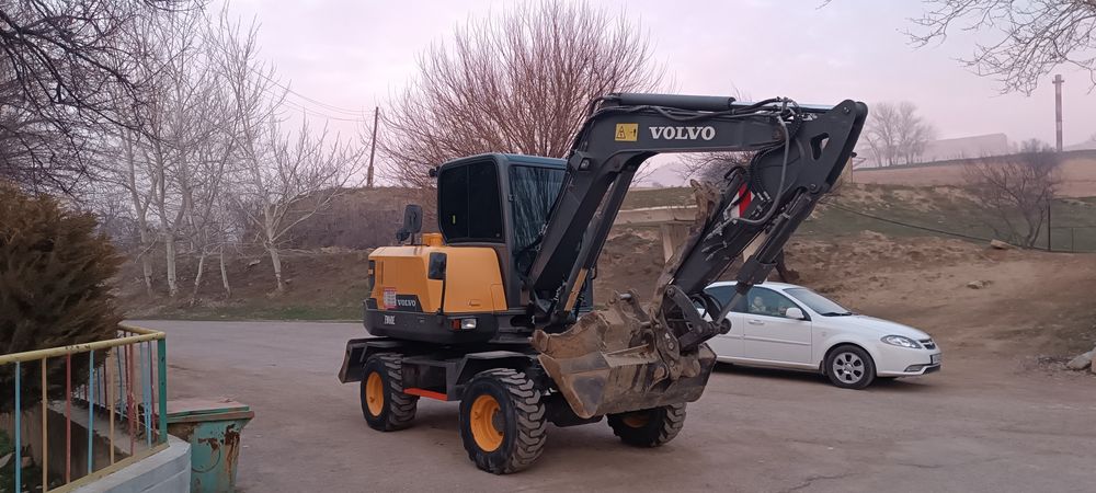 Ekskavator sotiladi volvo 60 E