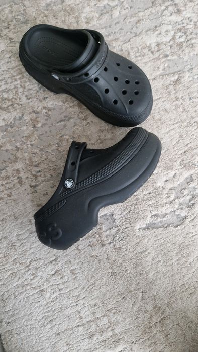 Crocs talpa inalta.
