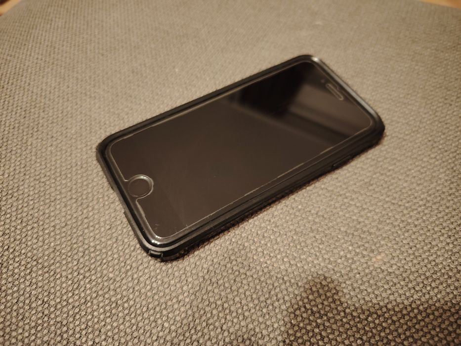 Iphone 6S negru cu husa
