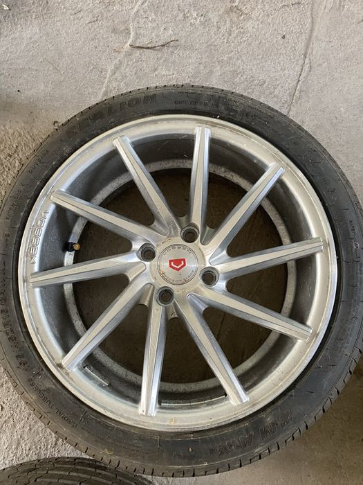 Продам 16 диски  Vossen с резиной