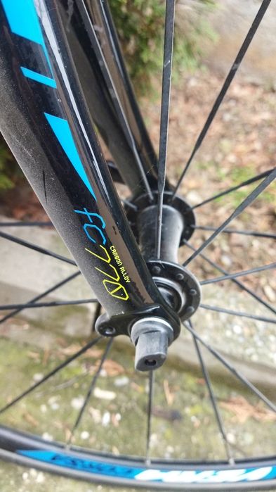 Cursiera copii carbon/aluminiu Fuji roti 3 sferturi