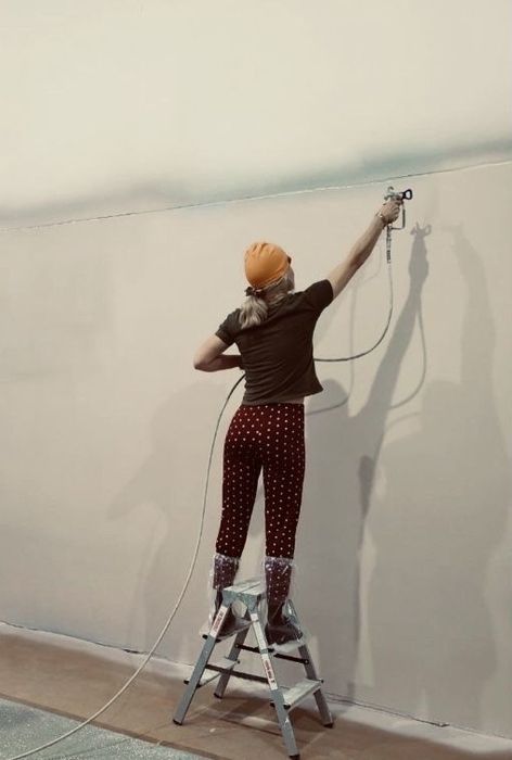 Поклейка обоев и укладка ламината