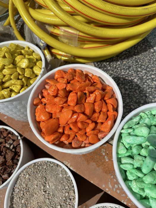 Rangli landshaft toshlar, keramzit va 40 xildan ortiq toshlar