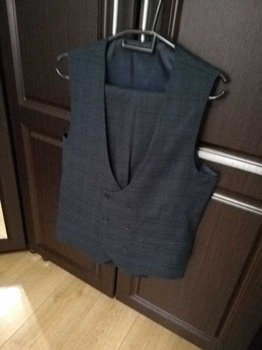 Продам турецк.костюм тройка