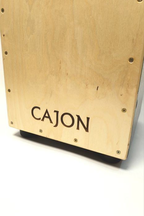 Кахон, барабан, перкуссия.