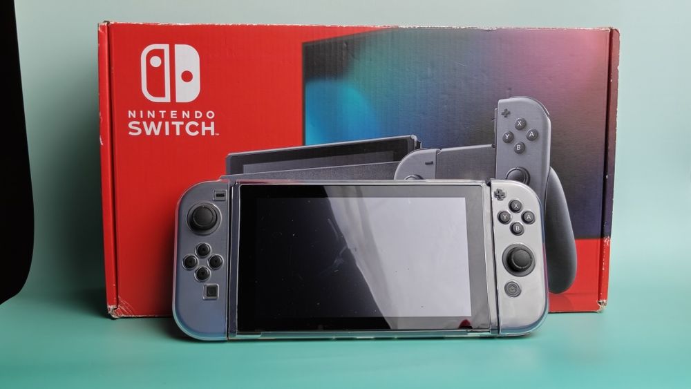 Nintendo Switch V2 (HAC-001(-01)), complet funcțional, fără stick drift.