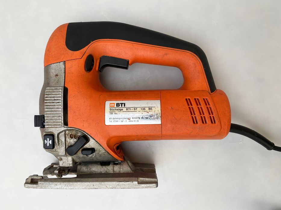 BTI ST135BE - Професионален прободен трион 720W