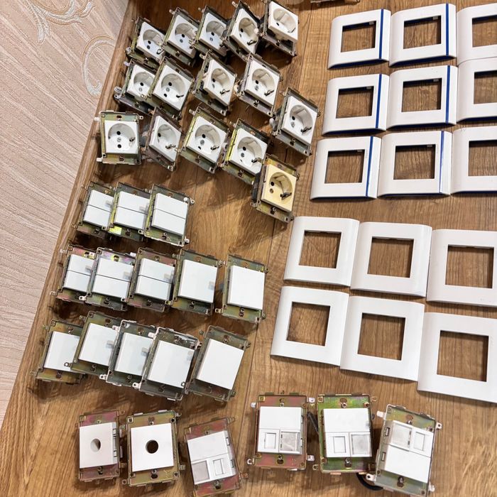 Ключове и контакти Legrand