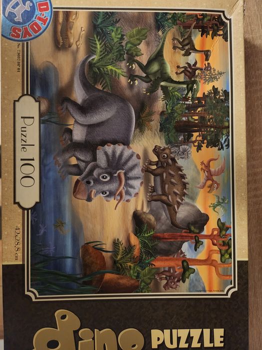 Era Dinozaurilor si un puzzle tot cu dinozauri, o lume fascinanta