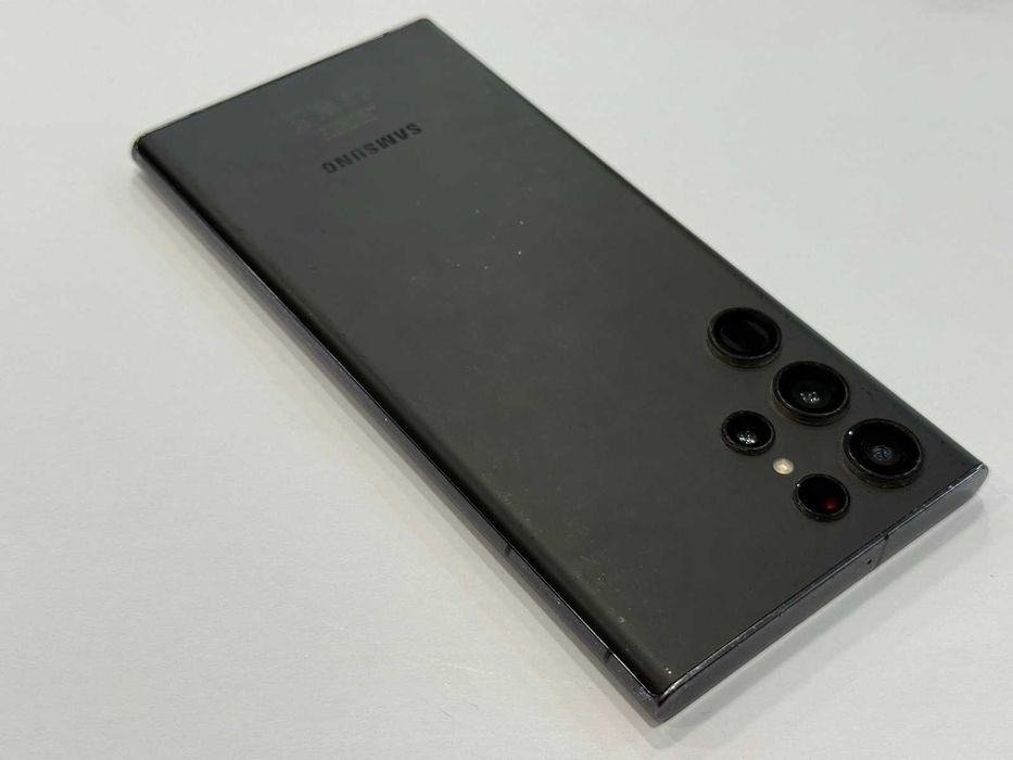 Samsung Galaxy S22 Ultra – 128GB / 8GB RAM
