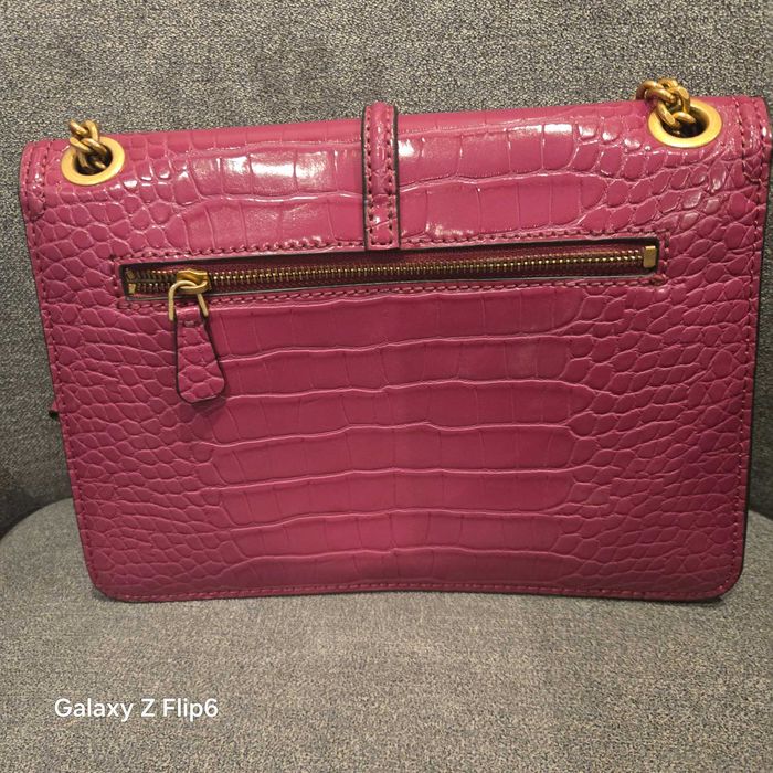 Дамска чанта GUESS