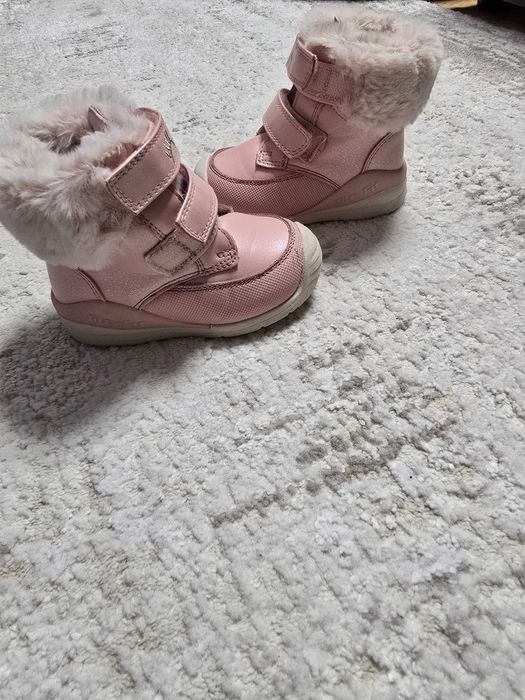 Vând ghetuțe îmblănite fetițe