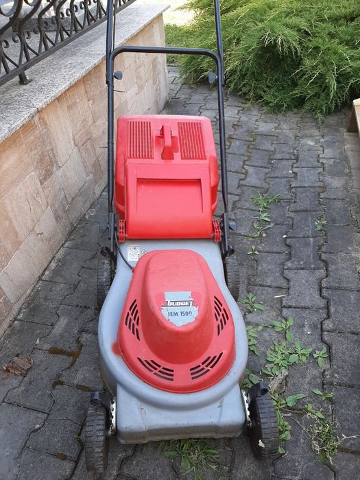 Vând mașină tuns iarba germana, robusta cu lățime taiere 43cm