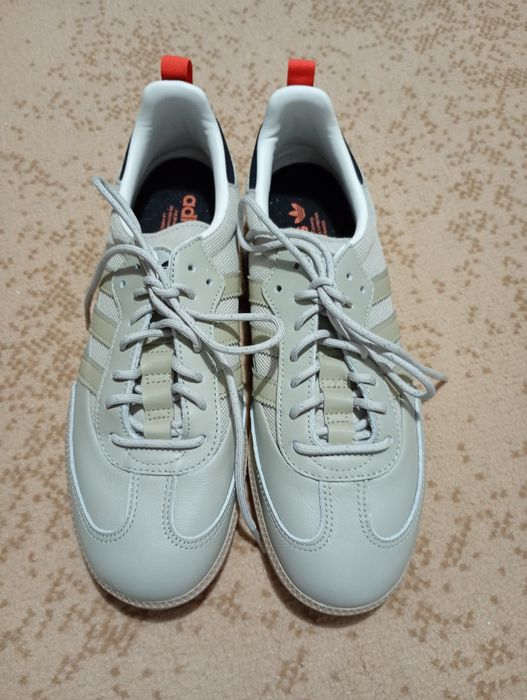 Pantofi sport Adidas noi