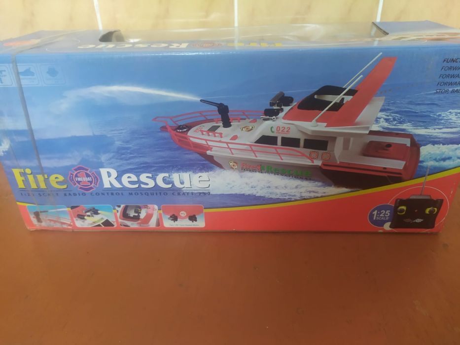 Игрушечный джип