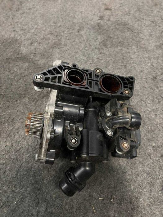 Pompă de apă cu termostat VW Audi Skoda TSI