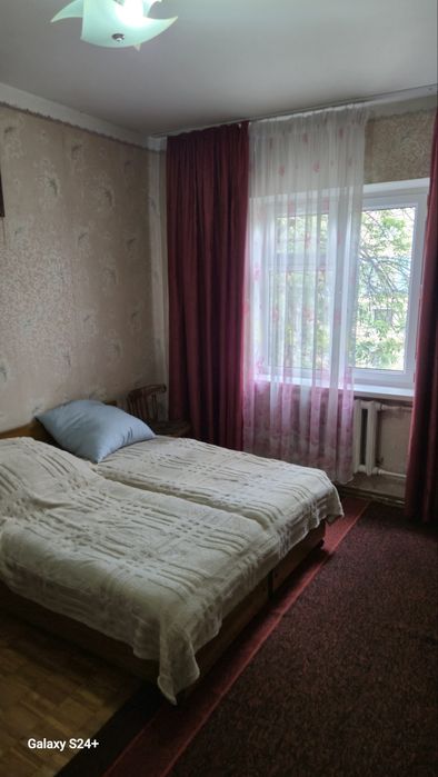 Продам квартиру На Сергели-4 3/4/5 Чистенькая не торец(68 000& старт)