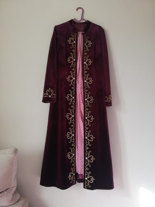 Бешпент бордовый