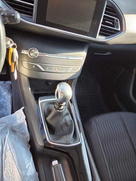 Пежо 308 SW, 2017