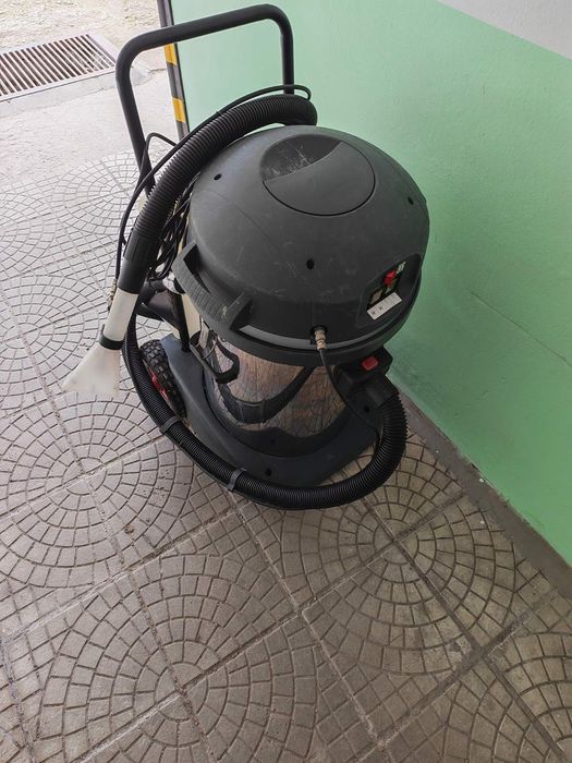 Продавам почистващи машини