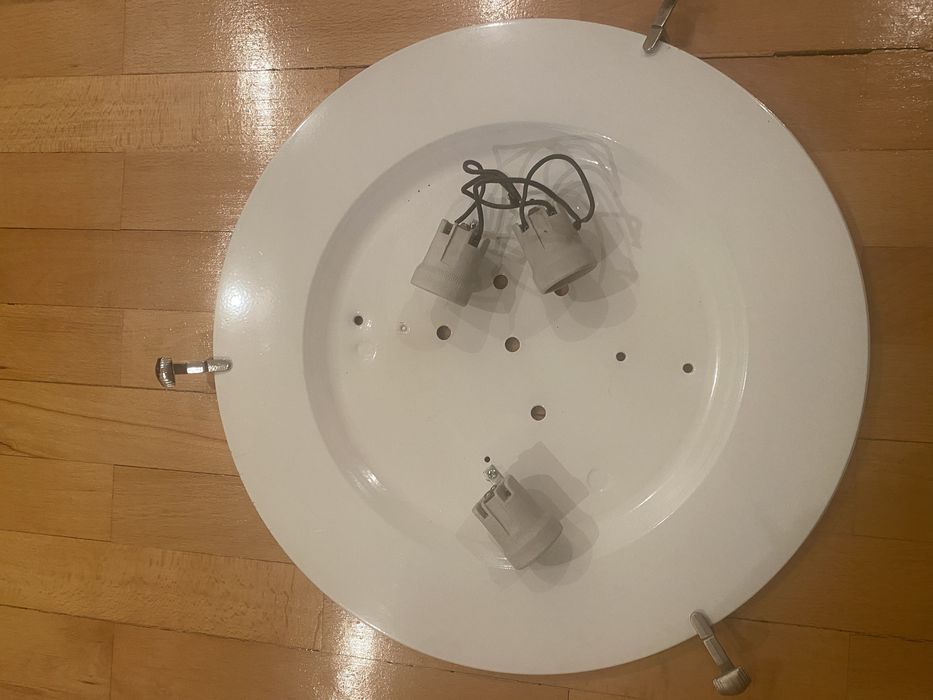 Aplica lustra corp de iluminat