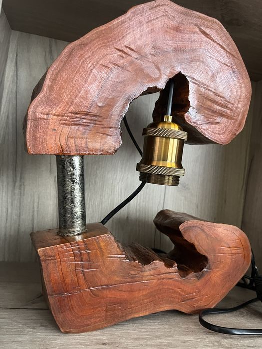 Настолна лампа.