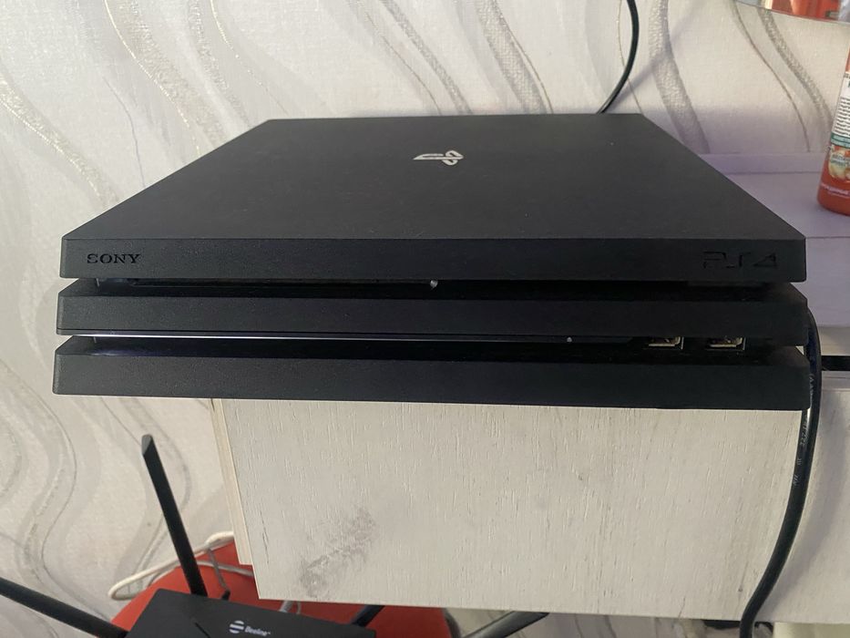 Продам PS4 Pro 1tb