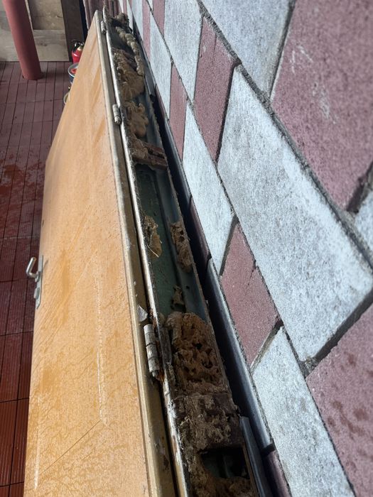Продам металлическую дверь