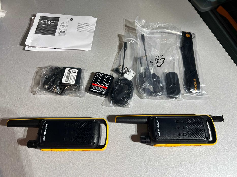 Motorola Talkabout T82 Extreme, 2 броя, с калъф