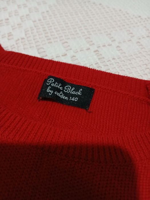 Пуловер с панделки 140