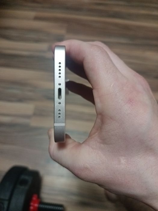 Продам Айфон 13 128г