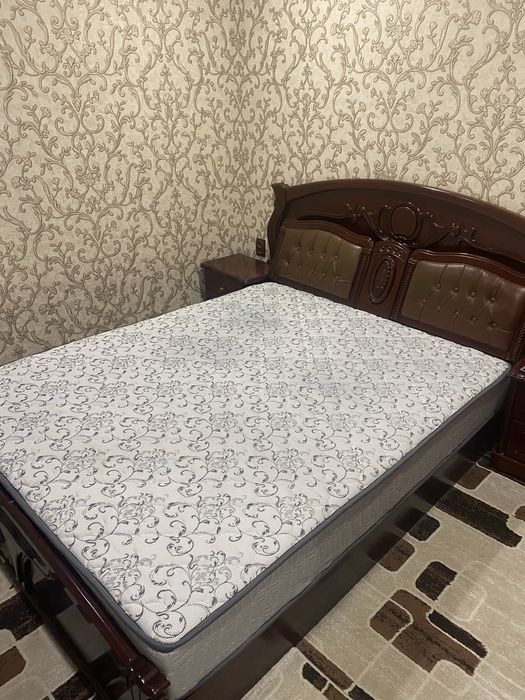Продам спальную кровать с матрасом