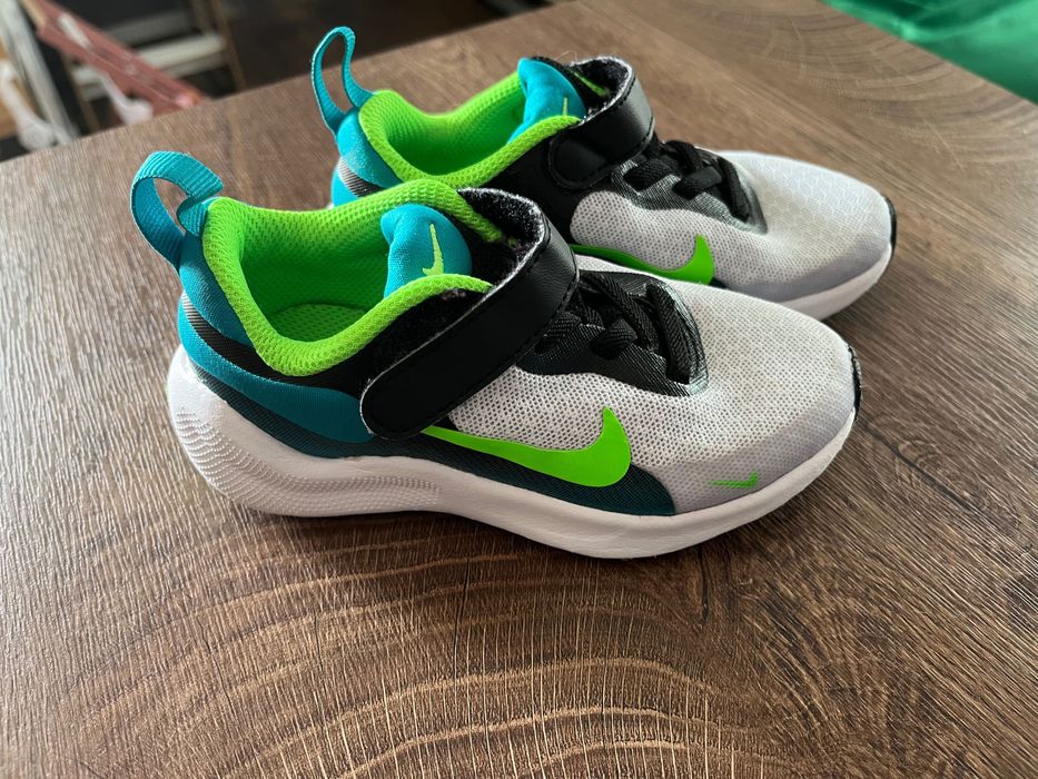 маратонки Nike 25