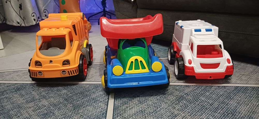 Masinute mari de jucarie